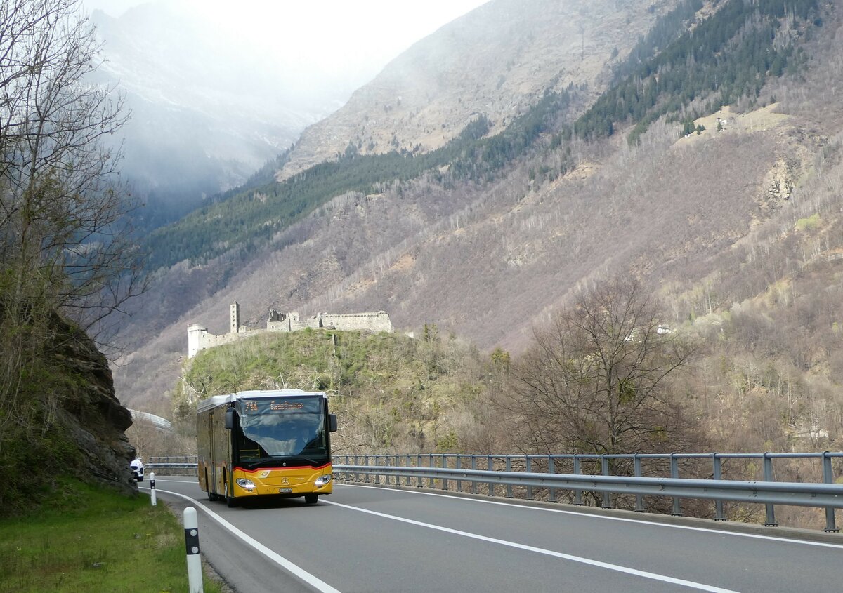 (248'733) - PostAuto Graub�nden - GR 102'356/PID 11'659 - Mercedes am 16. April 2023 in Soazza, Strada de S�ra