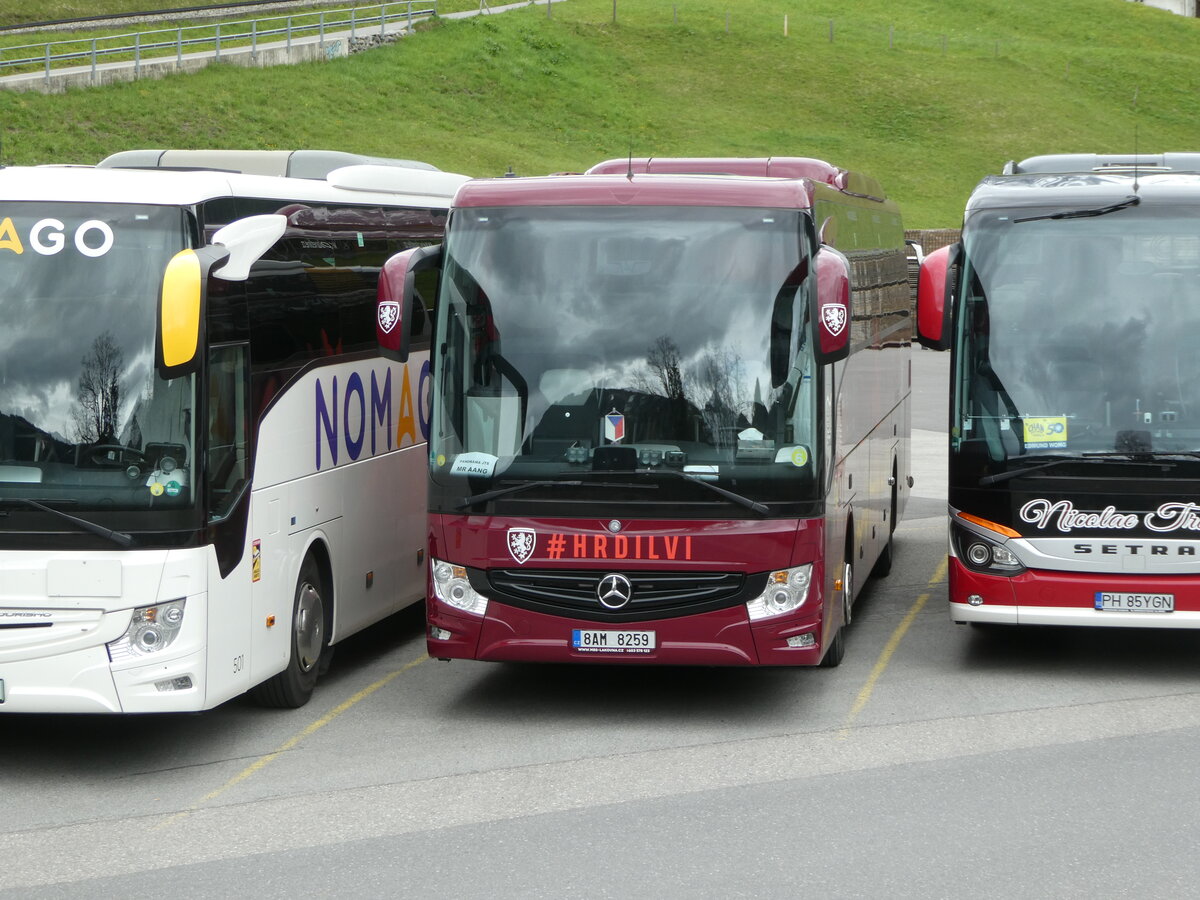 (249'194) - Aus Tschechien: PlanetLine, Praha - 8AM 8259 - Mercedes am 28. April 2023 in Grindelwald, Grund