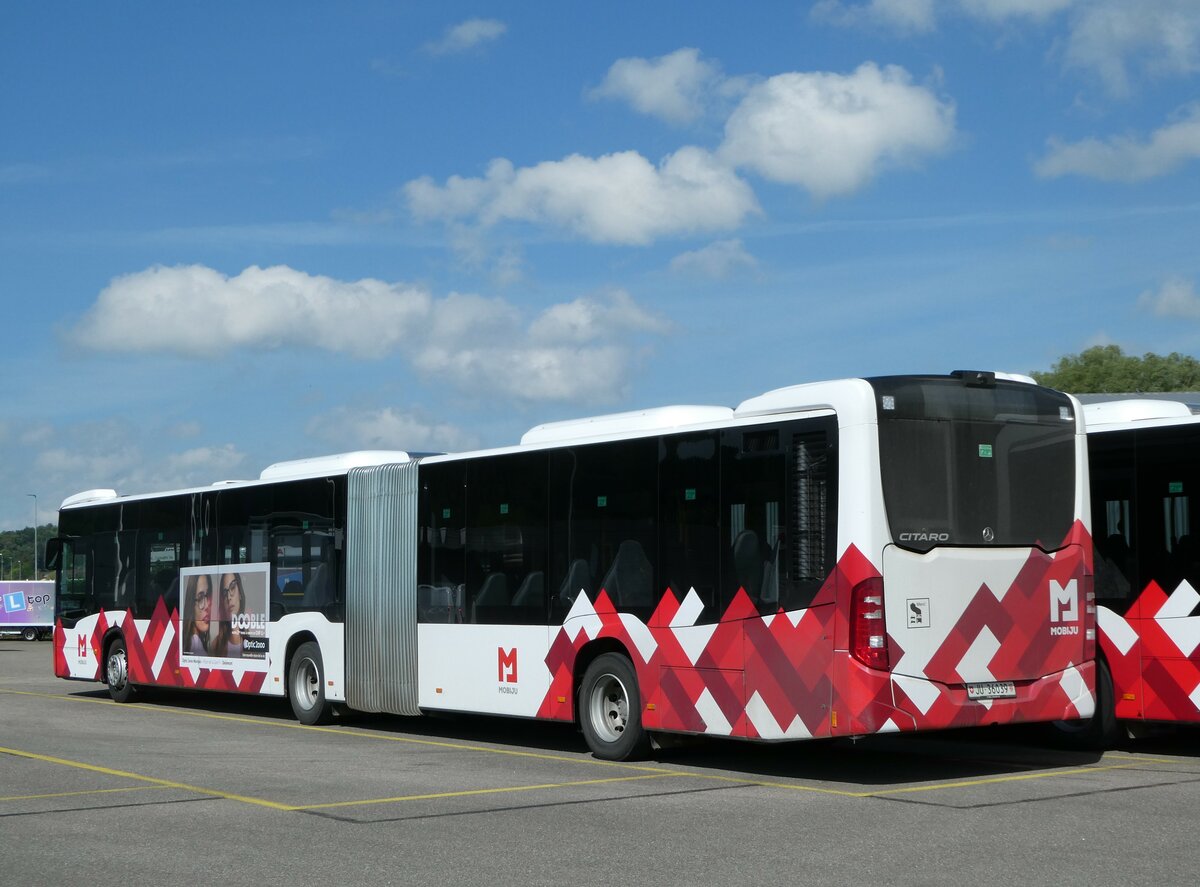 (250'146) - CarPostal Ouest - JU 36'039/PID 11'739 - Mercedes am 18. Mai 2023 in Develier, Parkplatz