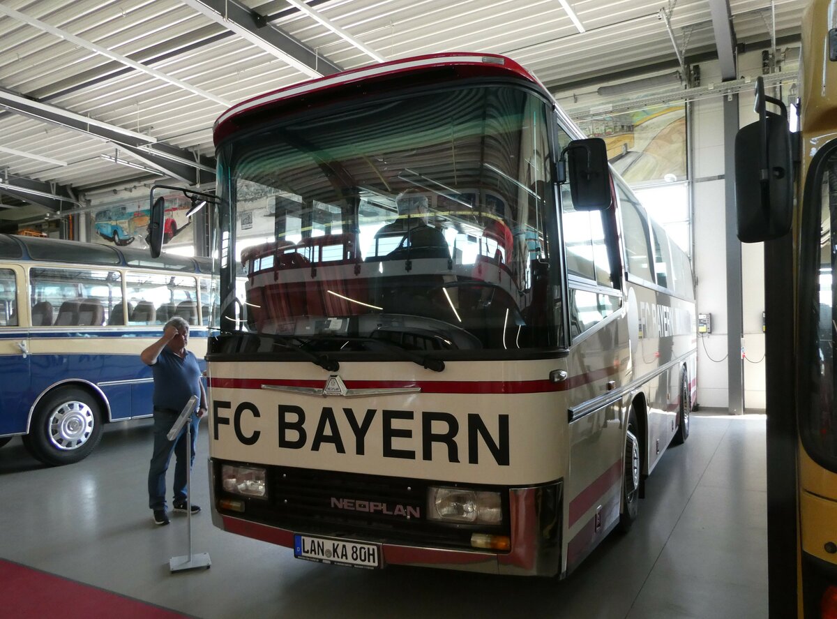 (250'953) - Auw�rter, Pilsting - LAN-KA 80H - Neoplan (ex Kander-Reisen, CH-Frutigen Nr. 1; ex M�ller, CH-Heiden) am 4. Juni 2023 in Pilsting, Auw�rter Automobil-Park