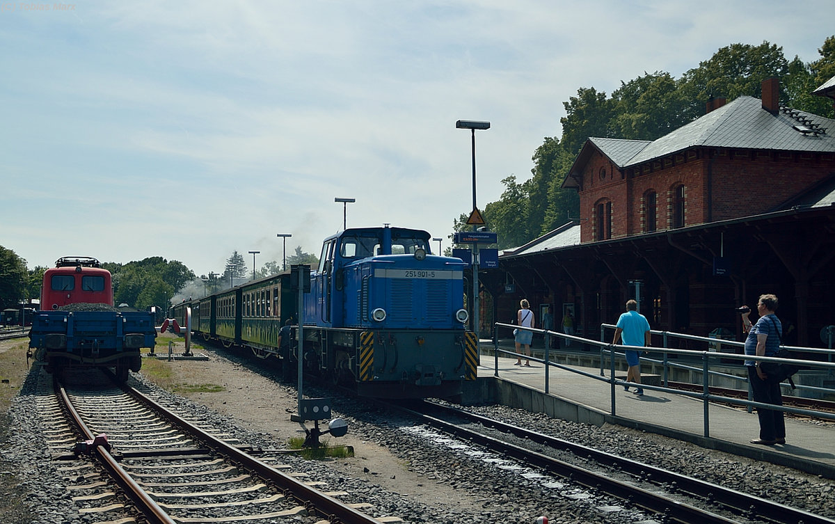 251 901-5 mit P 107 in Putbus am 23.07.2016