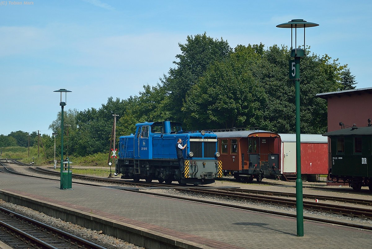 251 901-5 rangiert am 23.07.2016 in Putbus