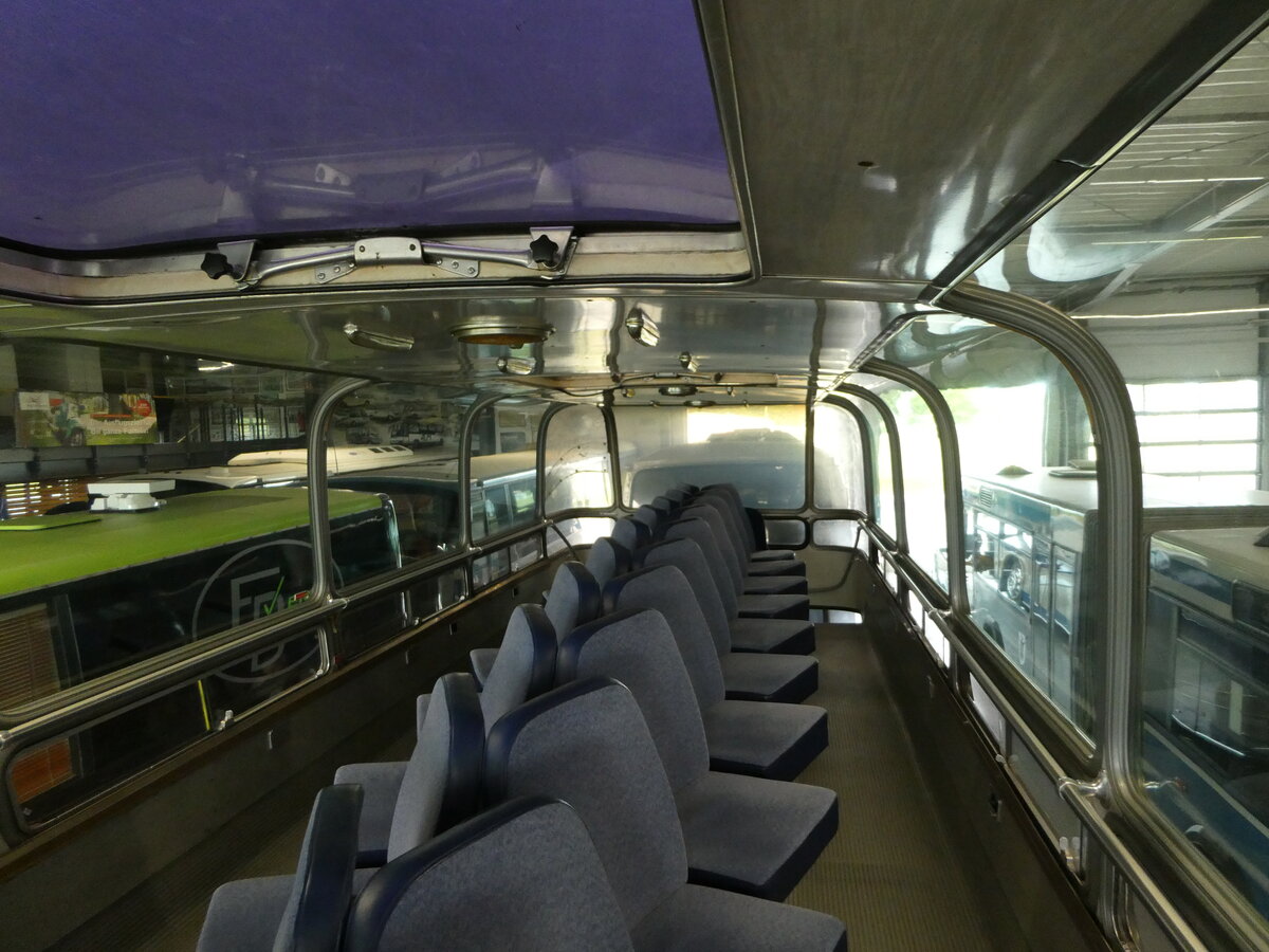 (251'047) - Berolina, Berlin (Auw�rter) - DGF-AU 65H - Neoplan am 4. Juni 2023 in Pilsting, Auw�rter Automobil-Park (Innenaufnahme)