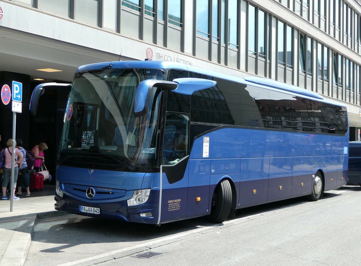 (251'075) - Frst, Hutthurm - PA-AA 845 - Mercedes am 5. Juni 2023 beim Hauptbahnhof Mnchen