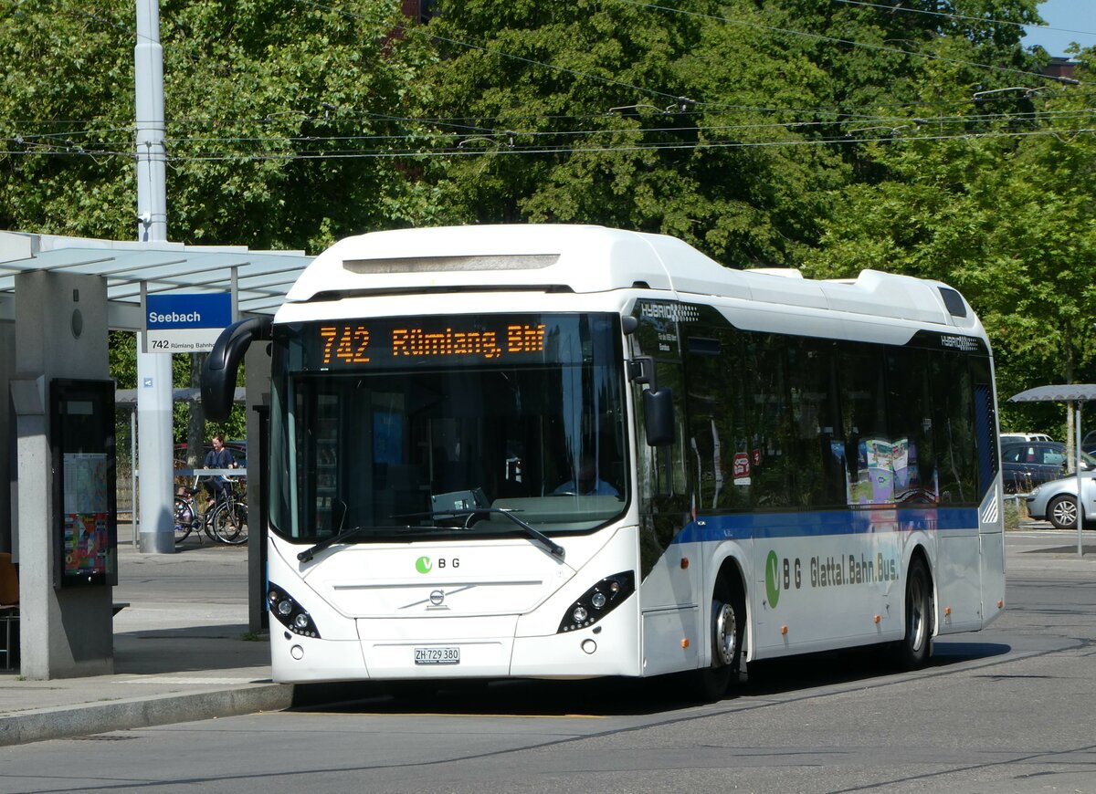 (251'412) - Welti-Furrer, Bassersdorf - Nr. 83/ZH 729'380 - Volvo am 13. Juni 2023 in Zrich, Seebach