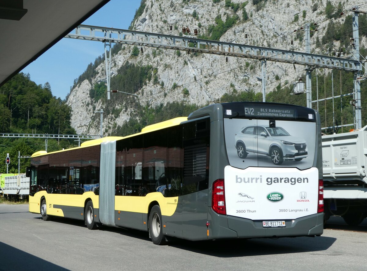 (251'581) - STI Thun - Nr. 712/BE 811'712 - Mercedes am 17. Juni 2023 beim Bahnhof Wimmis