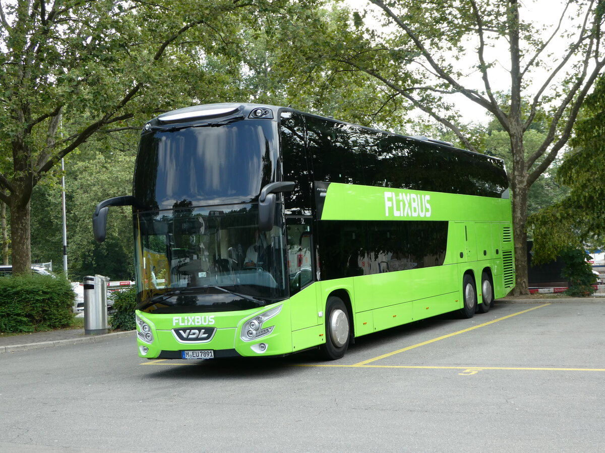 (252'263) - Aus Deutschland: Dr. Richard, M�nchen - M-EU 7891 - VDL am 2. Juli 2023 in Z�rich, Sihlquai