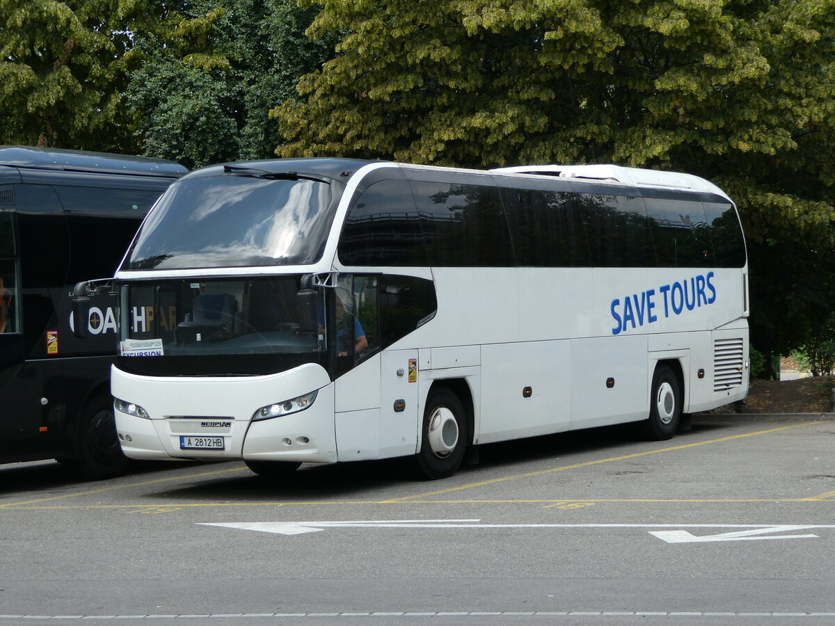 (252'264) - Aus Bulgarien: Save Tours, Burgas  A 2812 HB - Neoplan am 2. Juli 2023 in Z�rich, Sihlquai