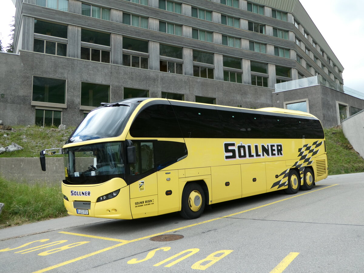 (252'354) - Aus Deutschland: S�llner, Regensburg - R-ES 972 - Neoplan am 4. Juli 2023 in Schw�galp, S�ntis-Schwebebahn