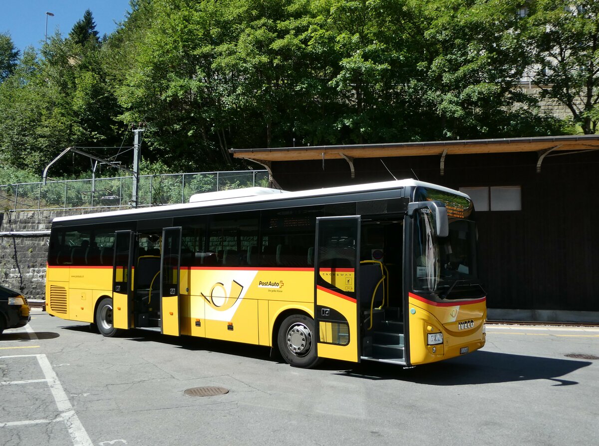 (252'539) - PostAuto Bern - BE 474'688/PID 10'226 - Iveco am 9. Juli 2023 beim Bahnhof G�schenen