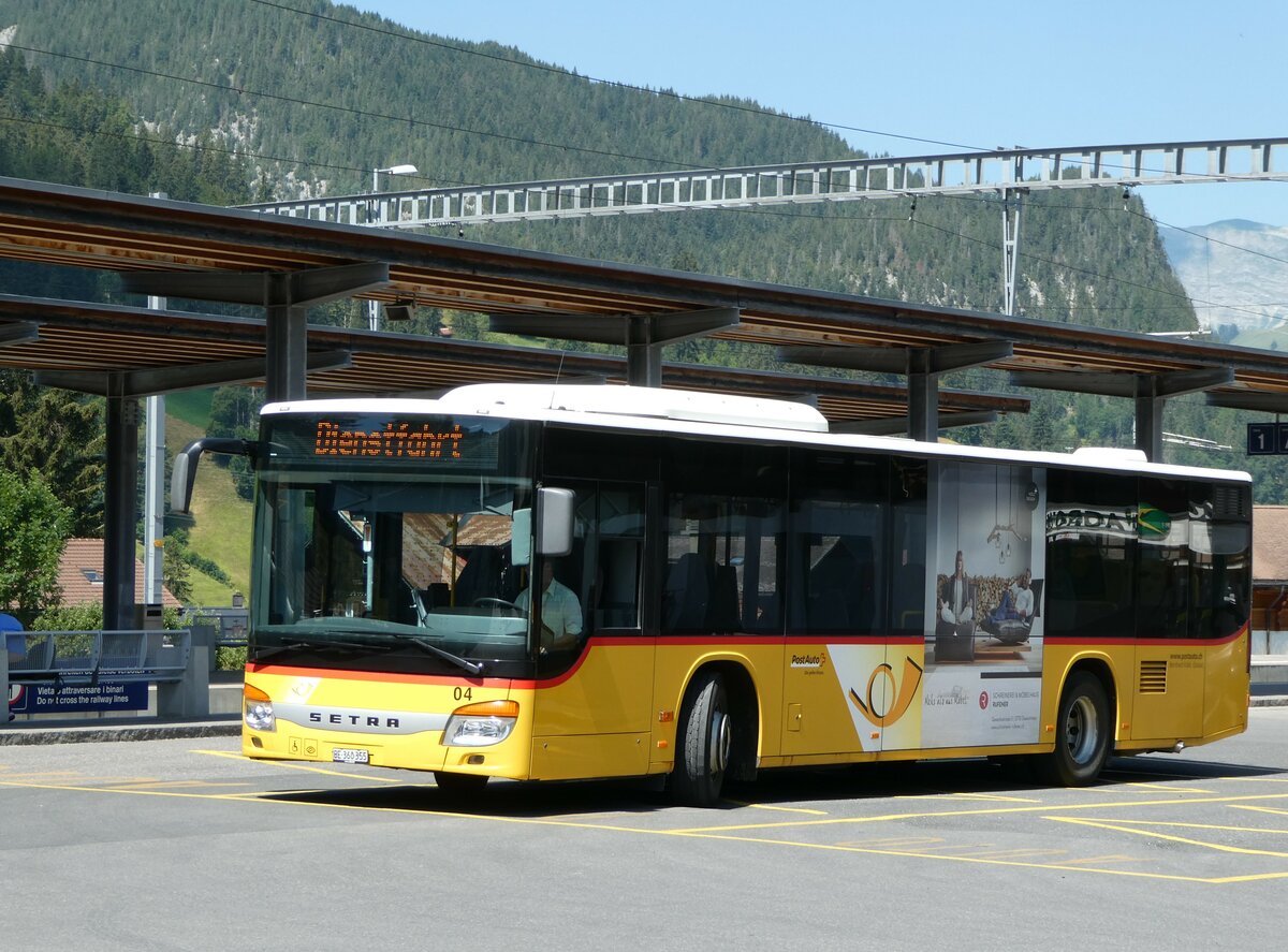 (252'611) - Kbli, Gstaad - Nr. 4/BE 360'355/PID 5204 - Setra am 11. Juli 2023 beim Bahnhof Gstaad