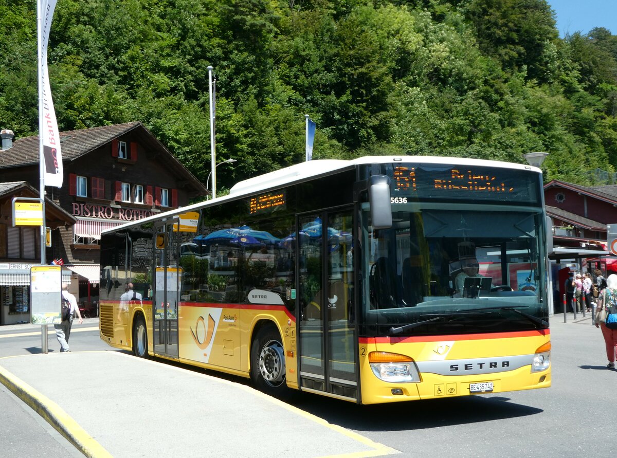 (252'651) - Flck, Brienz - Nr. 2/BE 435'742/PID 5636 - Setra am 14. Juli 2023 beim Bahnhof Brienz