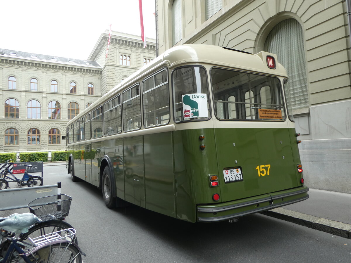 (253'285) - SVB Bern (Bernmobil historique) - Nr. 157/BE 113'157 - FBW/Gangloff am 1. August 2023 in Bern, Bundeshaus