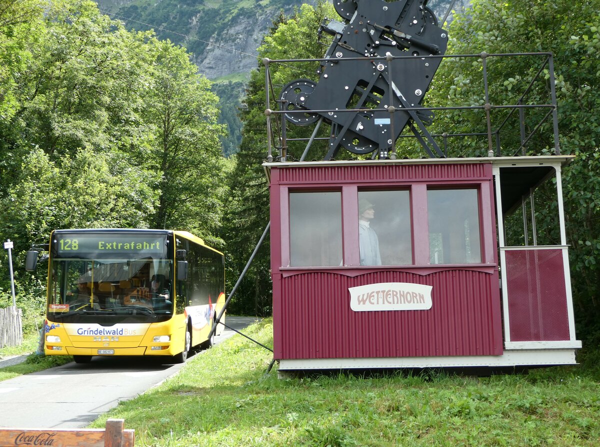 (253'405) - Grindelwaldbus, Grindelwald - Nr. 18/BE 382'871 - MAN/Gppel am 5. August 2023 in Grindelwald, Oberer Gletscher