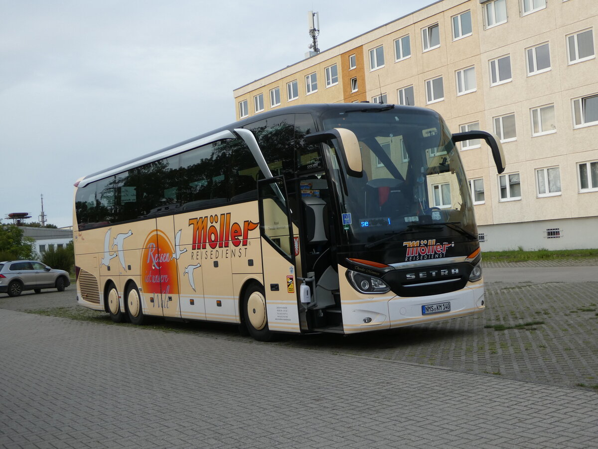 (254'404) - M�ller, Neum�nster - NMS-KM 140 - Setra am 30. August 2023 in Greifswald, Parkplatz