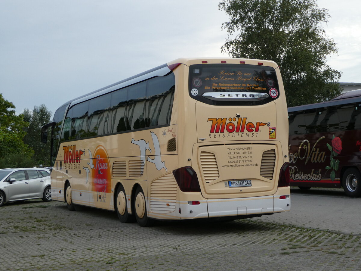 (254'409) - M�ller, Neum�nster - NMS-KM 140 - Setra am 30. August 2023 in Greifswald, Parkplatz