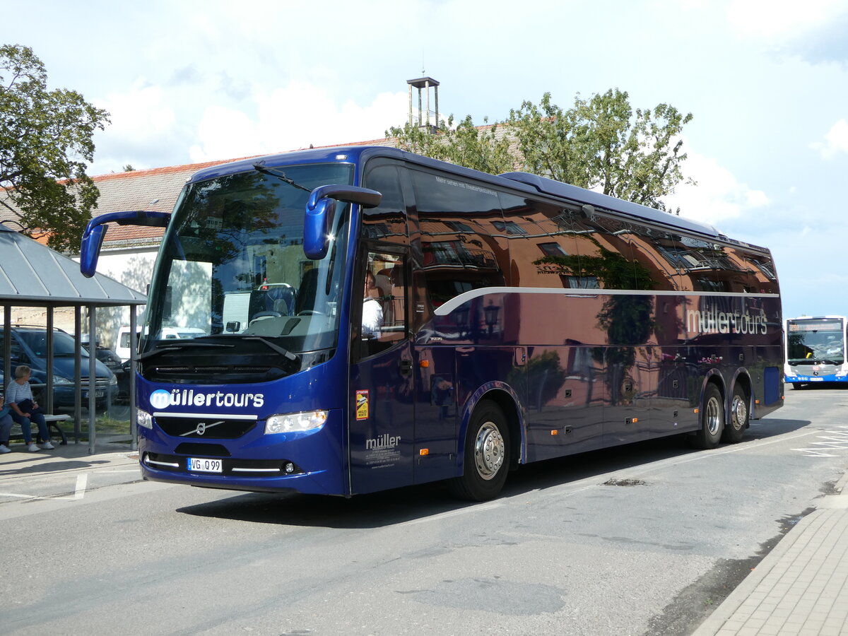 (254'474) - M�llertours, Zinnowitz - VG-Q 99 - Volvo am 31. August 2023 in Ahlbeck, Rathaus