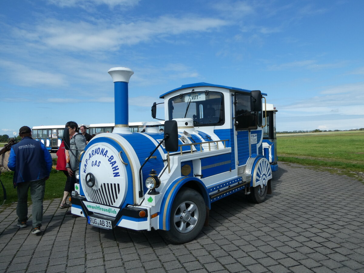 (254'568) - Kap-Arkona-Bahn, Putgarten - R�G-AB 31 - am 1. September 2023 in Vitt, zum Parkplatz