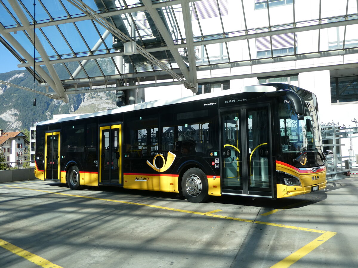(255'561) - PostAuto Graub�nden - GR 184'616/PID 11'932 - MAN am 26. September 2023 in Chur, Postautostation