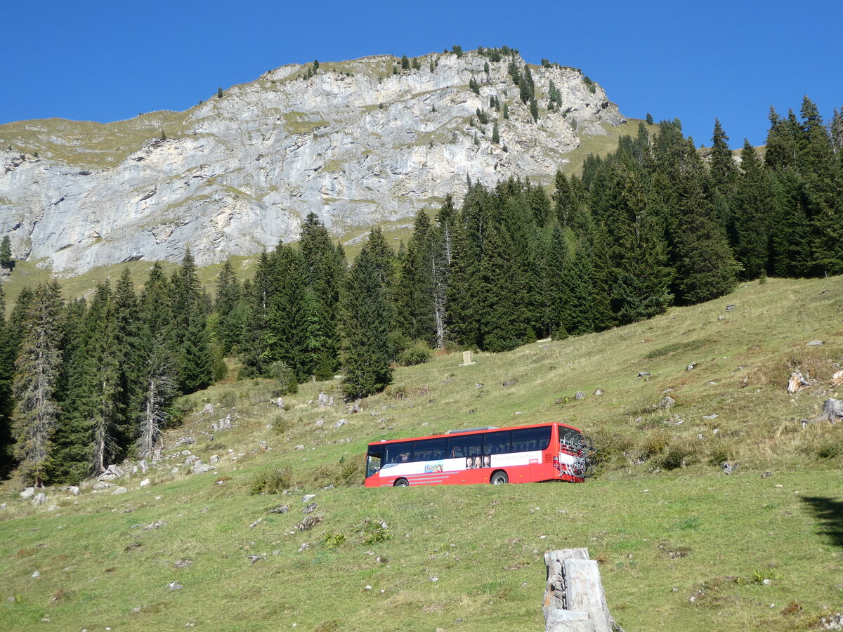 (255'773) - AFA Adelboden - Nr. 24/BE 26'701/PID 10'040 - Setra am 1. Oktober 2023 bei der Engstlenalp (Einsatz: PostAuto f�r Engstlenalp-Bus)