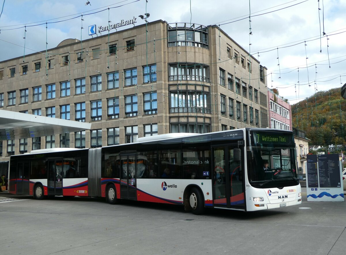 (256'762) - Twerenbold, Baden - Nr. 302/AG 459'042 - MAN am 6. November 2023 beim Bahnhof Baden