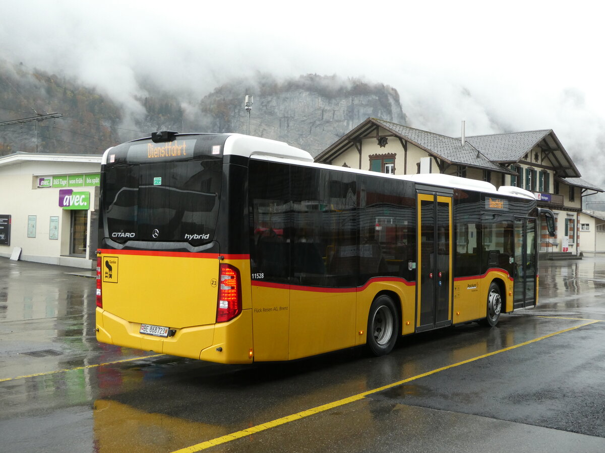 (256'835) - Fl�ck, Brienz - Nr. 23/BE 868'723/PID 11'528 - Mercedes am 10. November 2023 in Meiringen, Postautostation