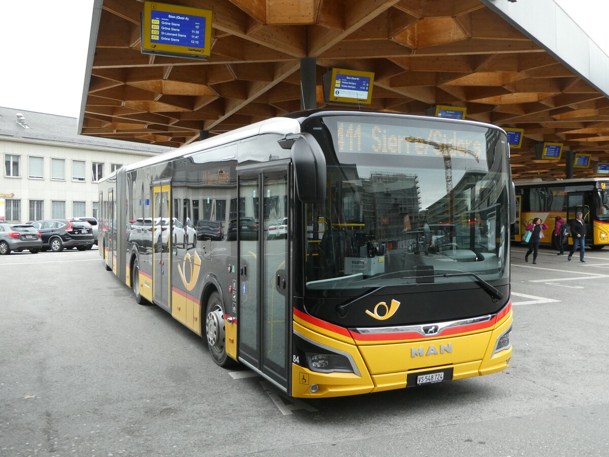 (257'026) - PostAuto Wallis - Nr. 84/VS 548'724/PID 11'887 - MAN am 16. November 2023 beim Bahnhof Sion