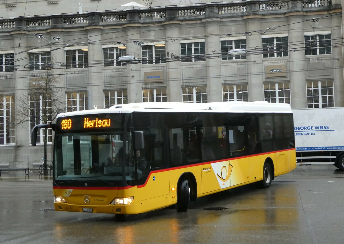 (257'284) - PostAuto Ostschweiz - SG 330'925/PID 5200 - Mercedes (ex PostAuto Nordschweiz; ex Brem, W�lflinswil) am 28. November 2023 beim Bahnhof St. Gallen