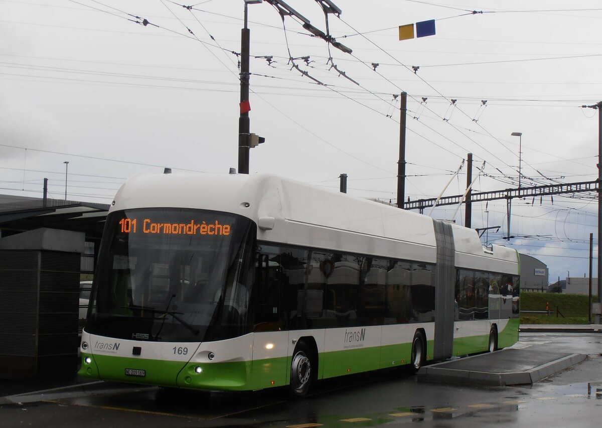 (257'539) - transN, La Chaux-de-Fonds - Nr. 169/NE 209'169 - Hess/Hess Gelenktrolleybus am 11. Dezember 2023 beim Bahnhof Marin-�pagnier