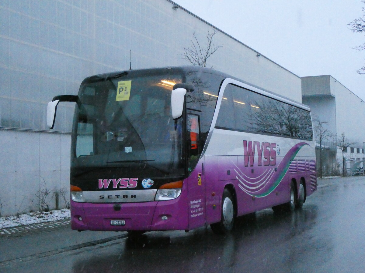 (258'160) - Wyss, Boningen - SO 21'263 - Setra (ex Nr. 50) am 6. Januar 2024 beim Bahnhof Frutigen