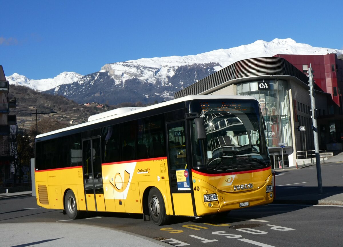 (258'584) - PostAuto Wallis - Nr. 40/VS 476'471/PID 10'286 - Iveco (ex TRD, Savise) am 11. Januar 2024 beim Bahnhof Sion