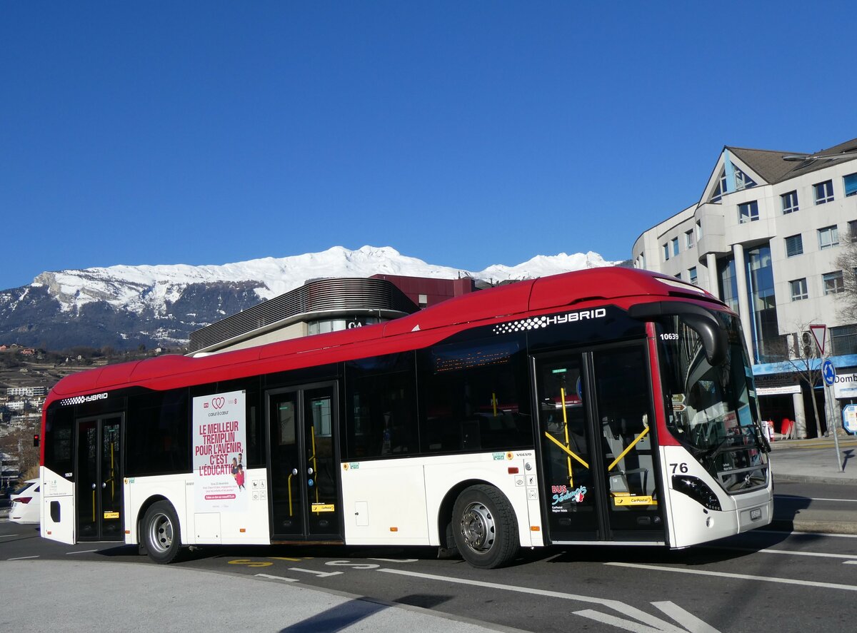 (258'590) - PostAuto Wallis - Nr. 76/VS 459'700/PID 10'639 - Volvo am 11. Januar 2024 beim Bahnhof Sion