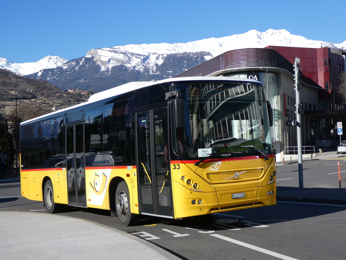 (258'610) - PostAuto Wallis - Nr. 33/VS 471'080/PID 10'789 - Volvo (ex TRD, Savi�se) am 11. Januar 2024 beim Bahnhof Sion