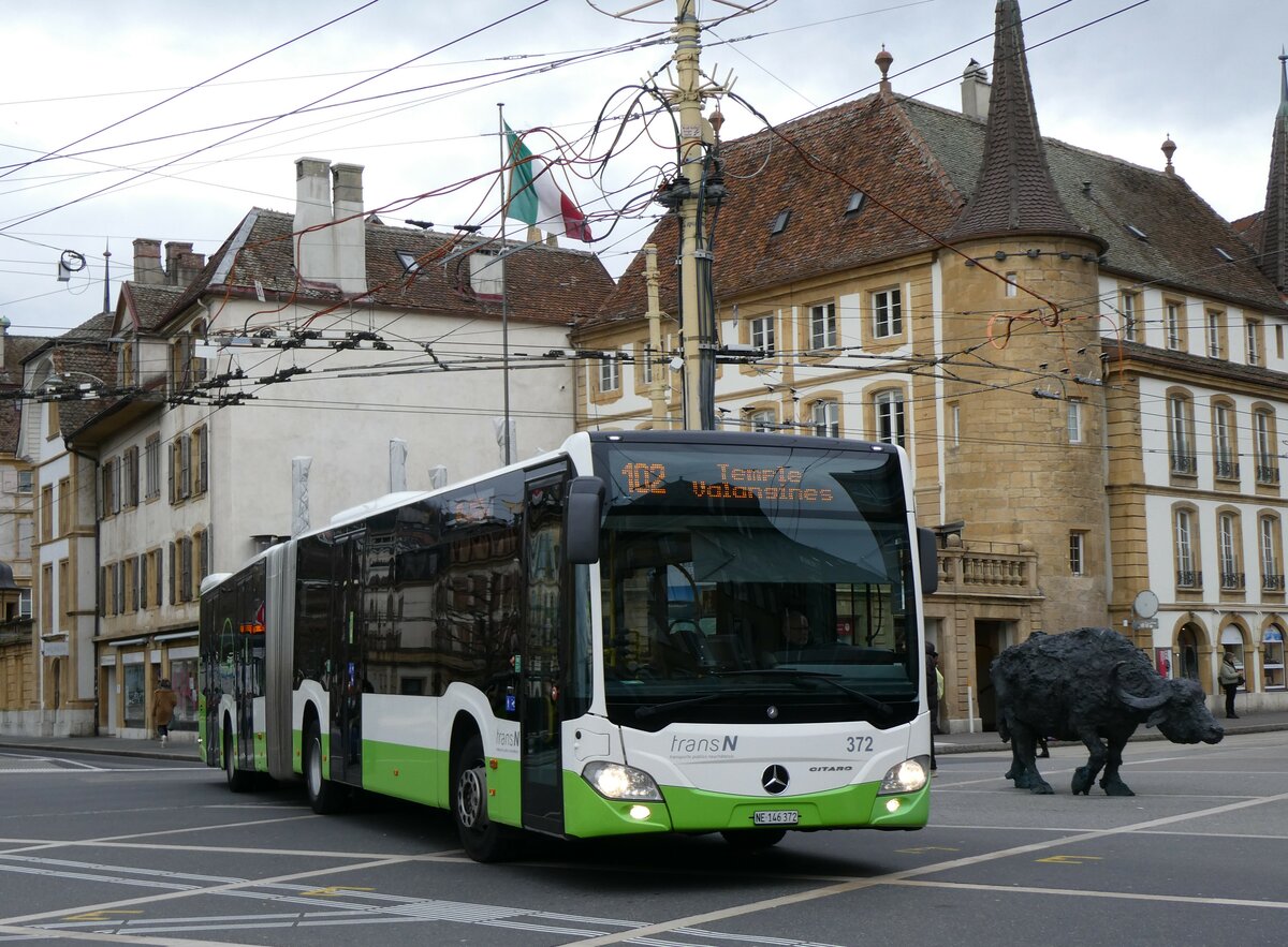 (258'936) - transN, La Chaux-de-Fonds - Nr. 372/NE 146'372 - Mercedes am 26. Januar 2024 in Neuchtel, Place Pury