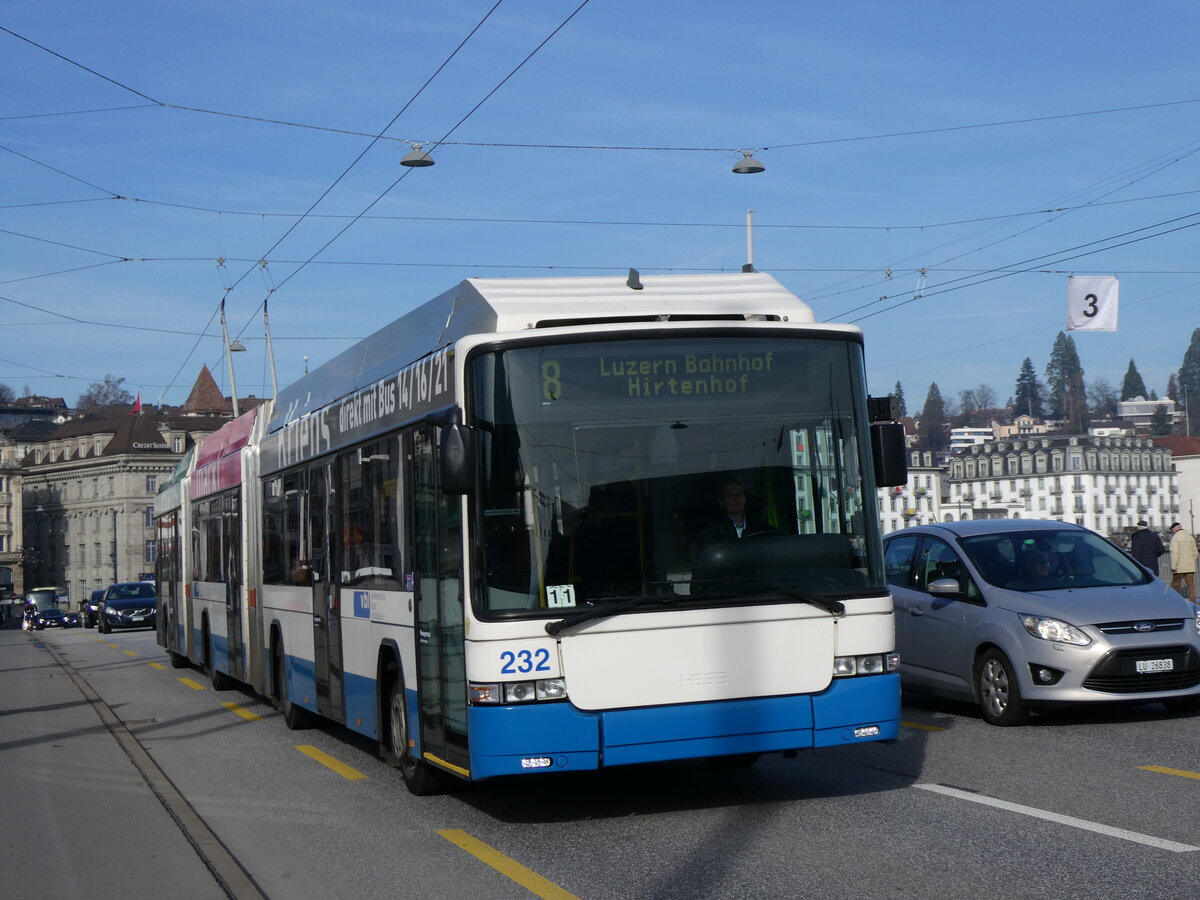 (259'144) - VBL Luzern - Nr. 232 - Hess/Hess Doppelgelenktrolleybus am 6. Februar 2024 in Luzern, Bahnhofbr�cke