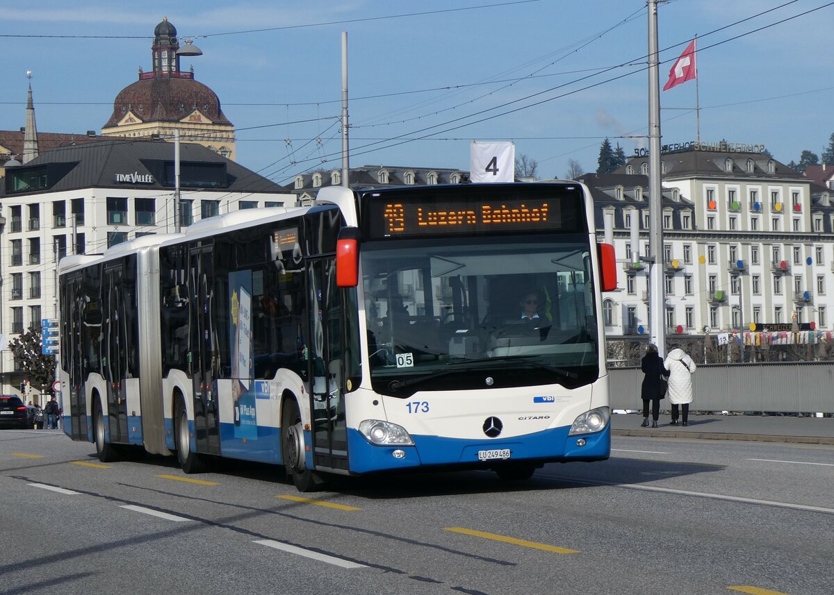 (259'158) - VBL Luzern - Nr. 173/LU 249'486 - Mercedes am 6. Februar 2024 in Luzern, Bahnhofbr�cke