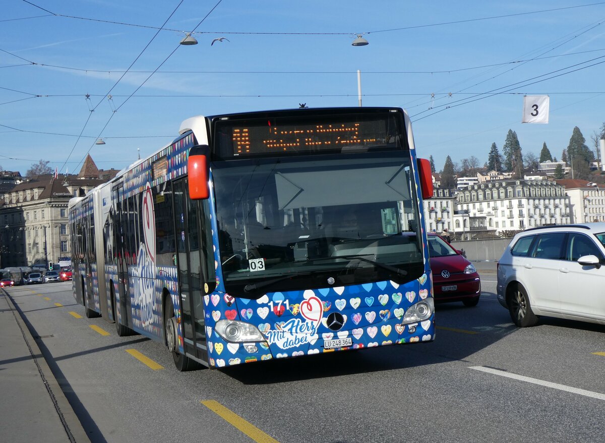 (259'185) - VBL Luzern - Nr. 171/LU 248'364 - Mercedes am 6. Februar 2024 in Luzern, Bahnhofbr�cke
