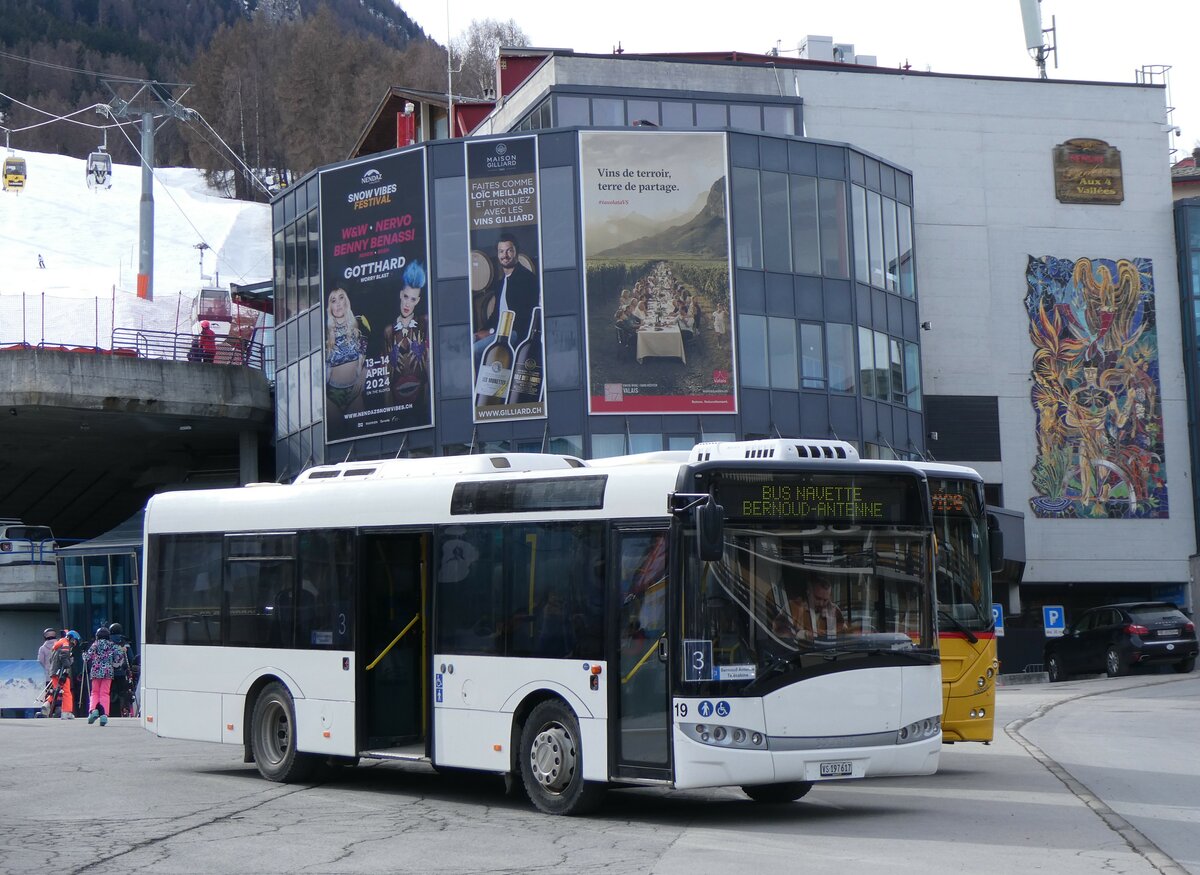 (259'356) - Lathion, Sion - Nr. 19/VS 197'617 - Solaris (ex Interbus, Yverdon Nr. 42; ex BRH ViaBus, D-Speyer; ex FirstGroup RheinNeckar, D-Speyer) am 16. Februar 2024 in Haute-Nendaz, Tlcabine 