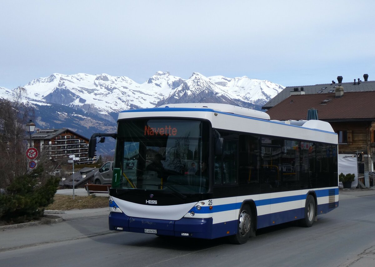 (259'357) - Lathion, Sion - Nr. 25/VS 404'042 - Scania/Hess (ex AHW Horgen; ex ZVB Zug Nr. 140) am 16. Februar 2024 in Haute-Nendaz, T�l�cabine