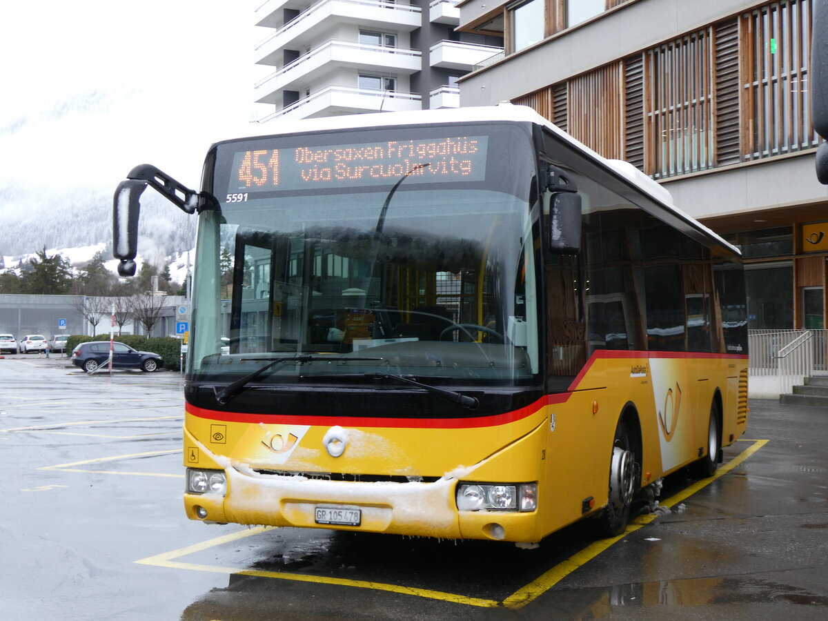 (259'551) - PostAuto Graubnden - Nr. 28/GR 105'478/PID 5591 - Irisbus (ex Nr. 22; ex Fontana, Ilanz Nr. 22) am 23. Februar 2024 beim Bahnhof Ilanz