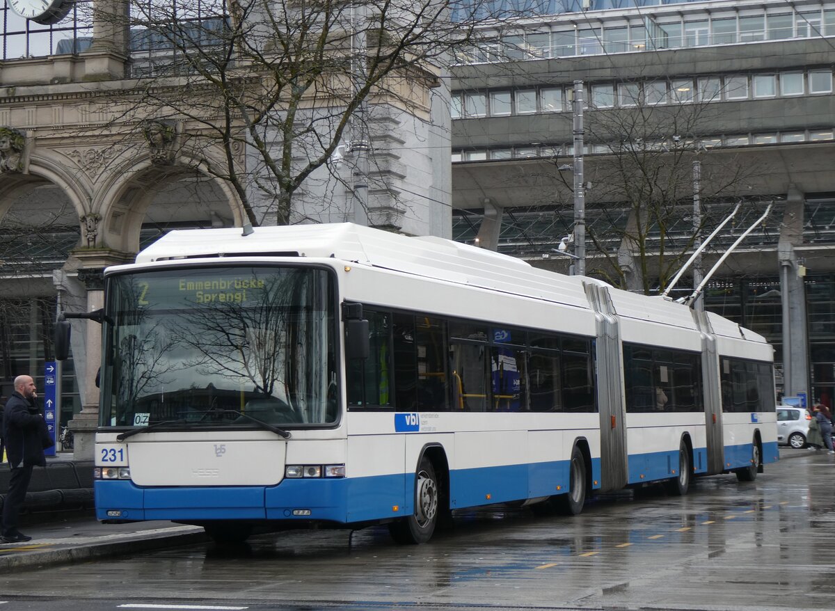 (260'261) - VBL Luzern - Nr. 231 - Hess/Hess Doppelgelenktrolleybus am 12. M�rz 2024 beim Bahnhof Luzern