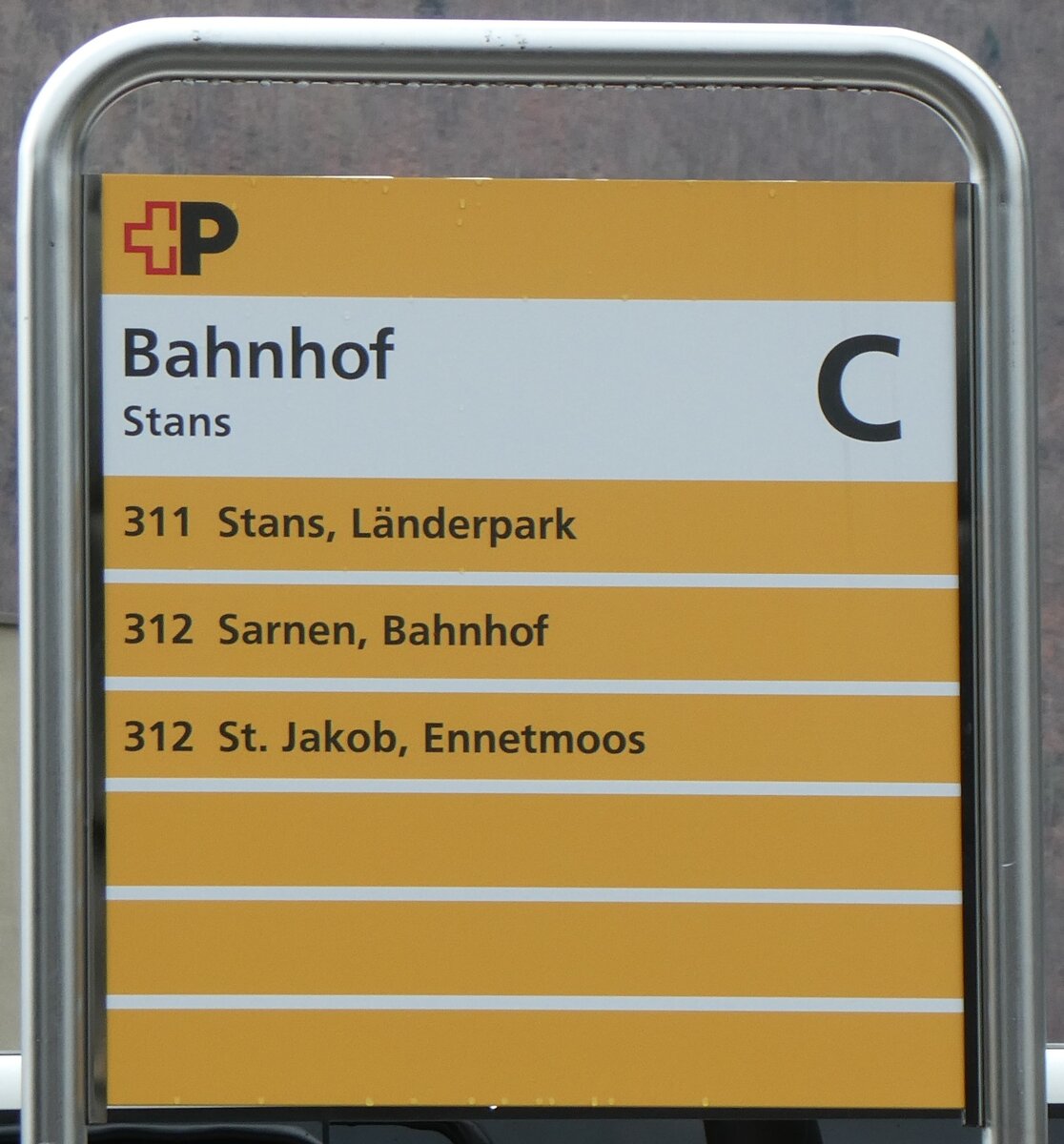 (260'296) - +P-Haltestellenschild - Stans, Bahnhof - am 12. M�rz 2024