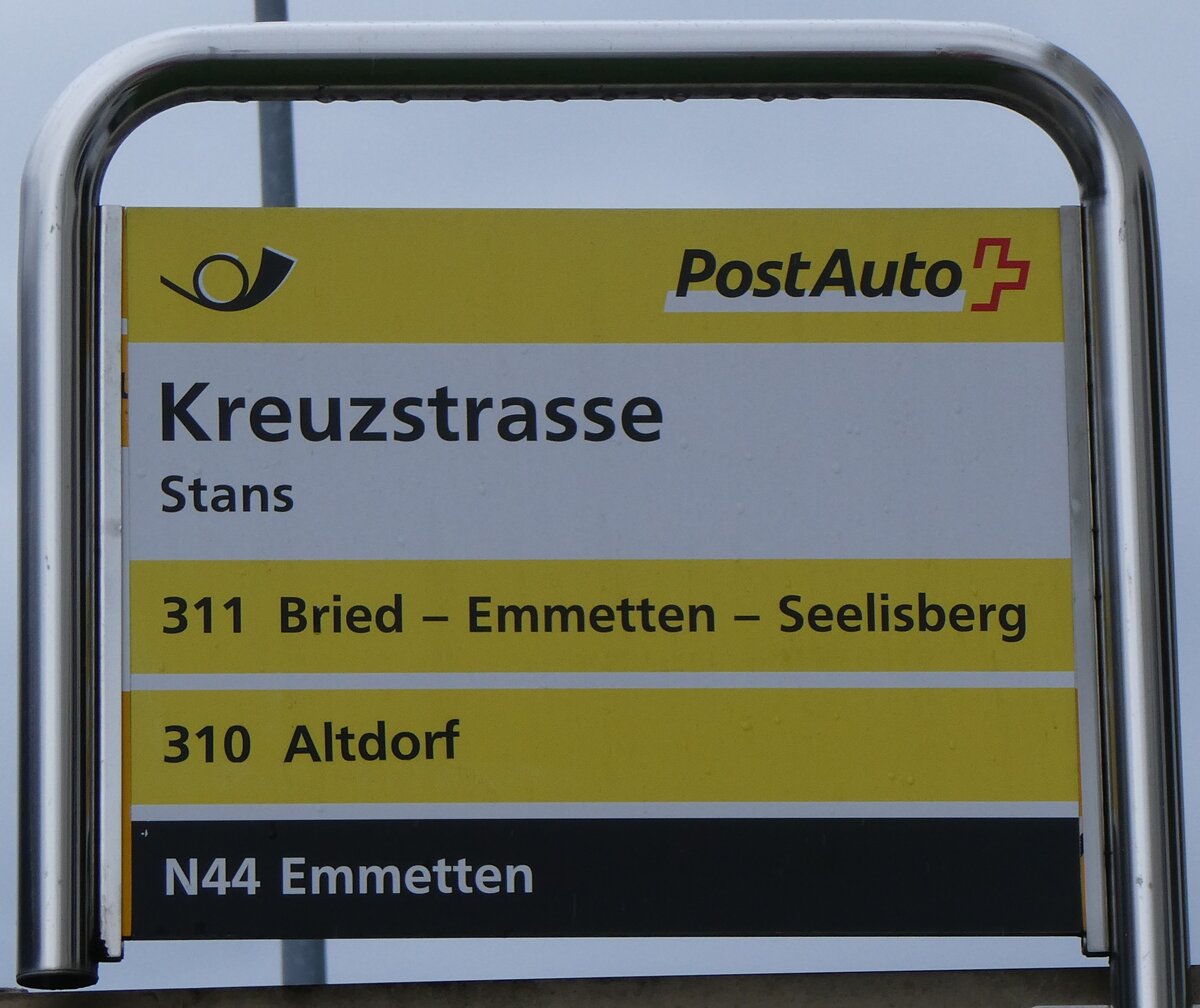 (260'299) - PostAuto-Haltestellenschild - Stans, Kreuzstrasse - am 12. M�rz 2024