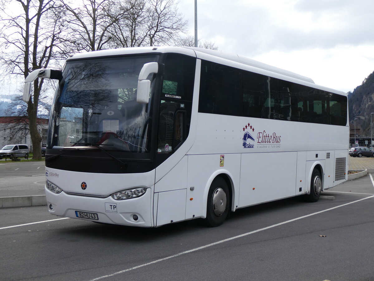 (260'337) - Aus Portugal: ElitteBus, Pvoa de Varzim - 82HU43 - Marcopolo am 12. Mrz 2024 beim Bahnhof Interlaken Ost