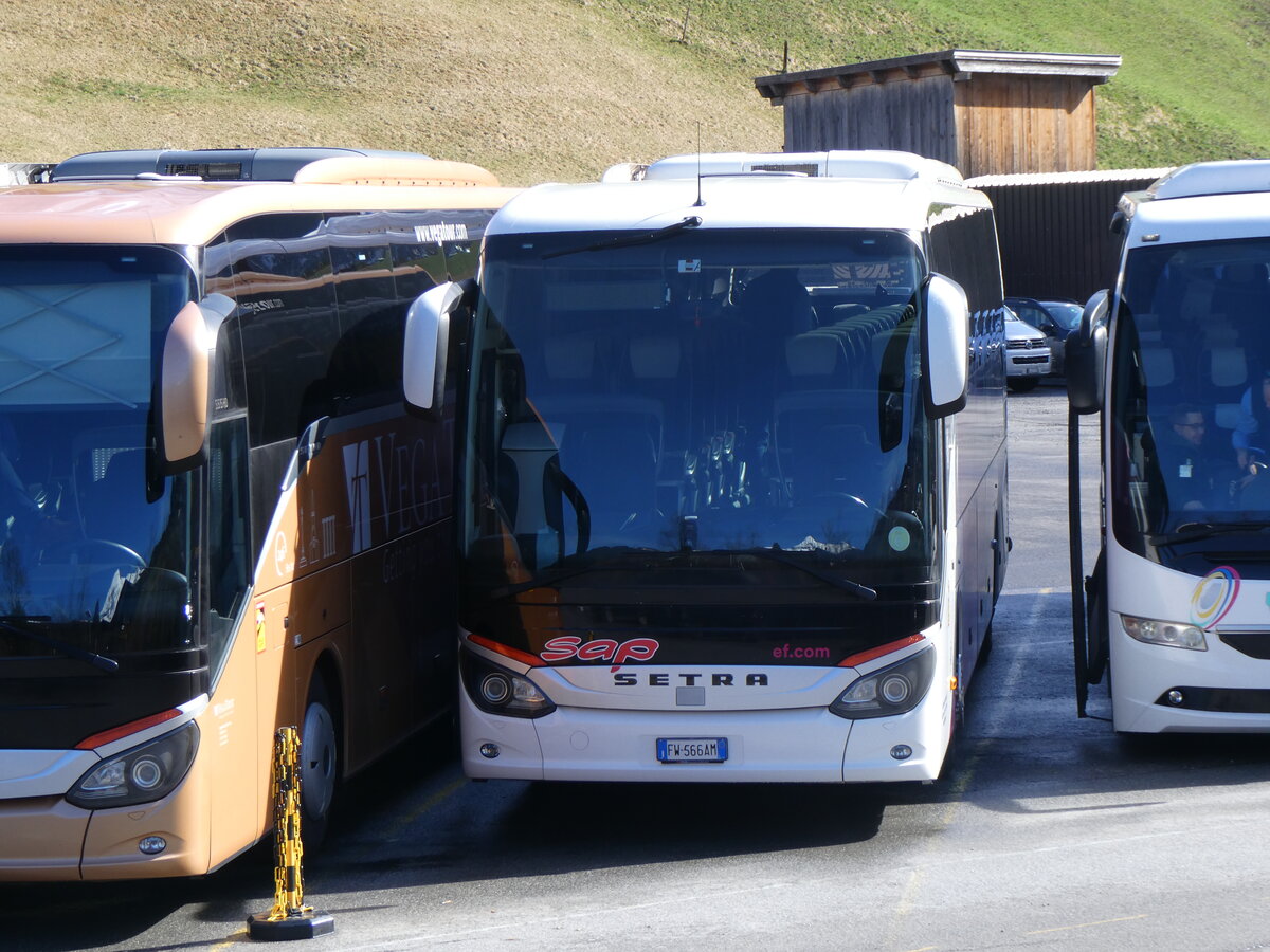 (260'487) - Aus Italien: Sap, Rivolta d'Adda - FW-566 AM - Setra am 19. M�rz 2024 in Grindelwald, Grund 
