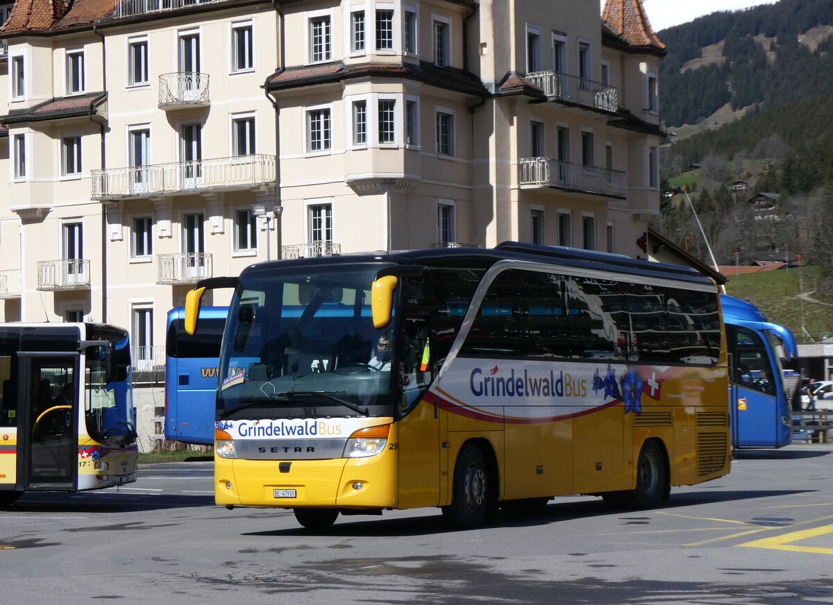 (260'518) - GrindelwaldBus, Grindelwald - Nr. 29/BE 47'910 - Setra am 19. M�rz 2024 beim Bahnhof Grindelwald