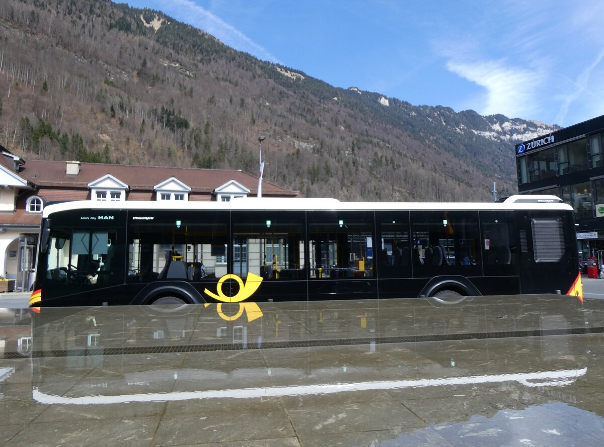 (260'622) - PostAuto Bern - BE 653'384/PID 12'063 - MAN am 22. M�rz 2024 beim Bahnhof Interlaken Ost (Teilaufnahme)