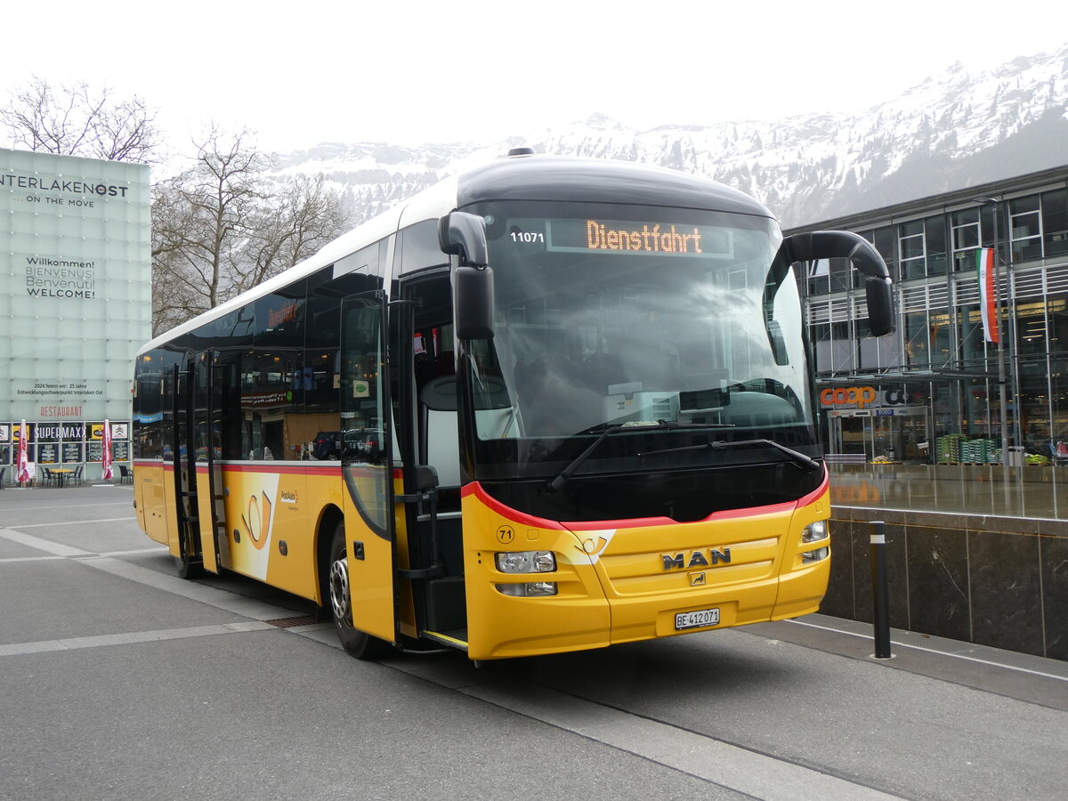 (260'857) - PostAuto Bern - Nr. 71/BE 412'071/PID 11'071 - MAN (ex PostAuto Zentralschweiz Nr. 20; ex Dillier, Sarnen Nr. 20) am 30. M�rz 2024 beim Bahnhof Interlaken Ost