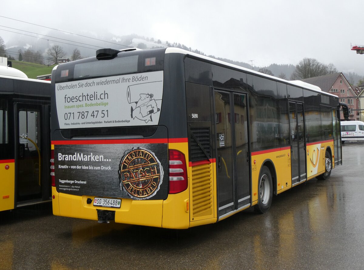 (260'901) - PostAuto Ostschweiz - SG 356'488/PID 5690 - Mercedes (ex Schmidt, Oberb�ren) am 1. April 2024 in Nesslau, Garage 