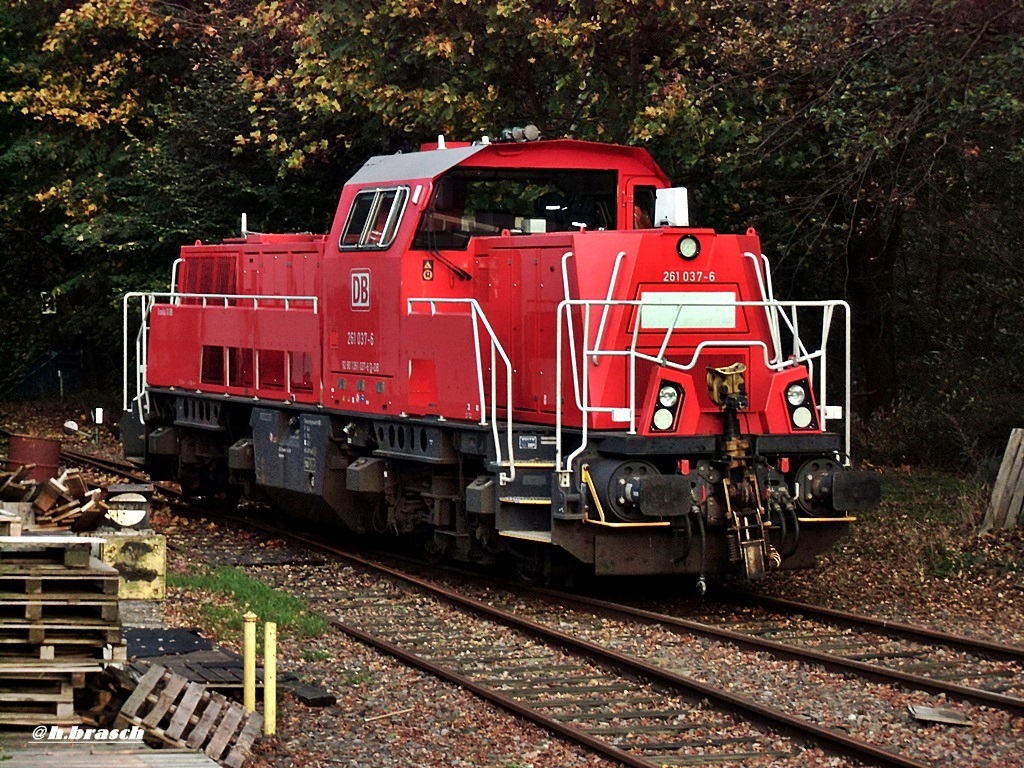261 037-6 war bei rangierarbeiten am bhf glinde,datum 03.11.14